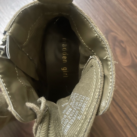 Madden Girl Olive Green Faux Suede Lace Up Heeled Booties Size 7 - Picture 6 of 8